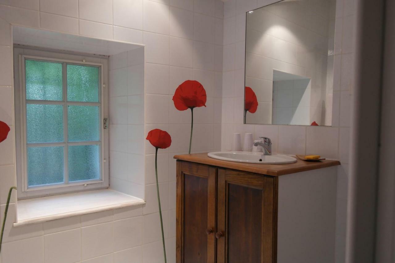 Le Petit Massigny Bed and Breakfast Les Velluire-sur-Vendee Exteriör bild