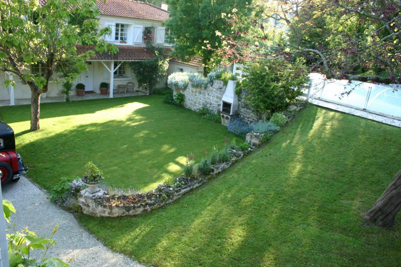 Le Petit Massigny Bed and Breakfast Les Velluire-sur-Vendee Exteriör bild