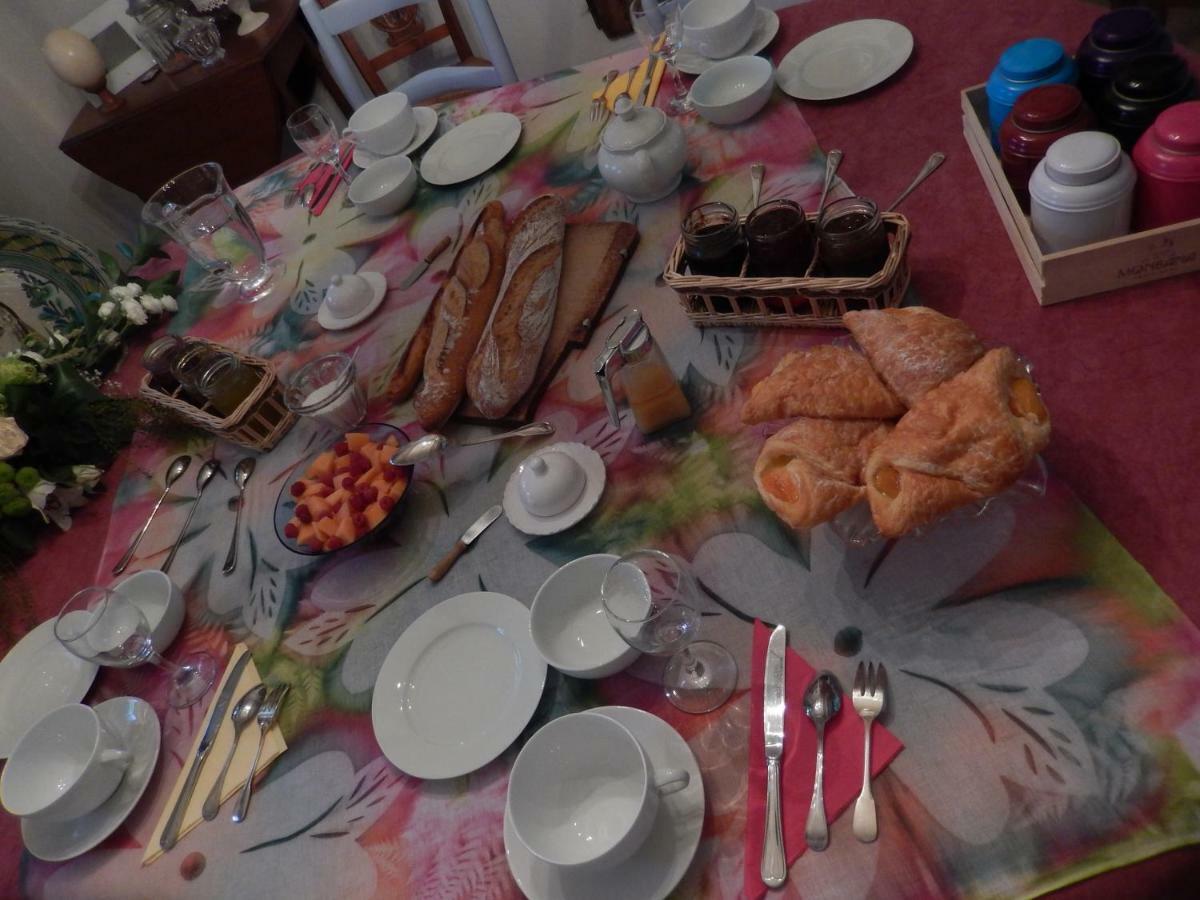 Le Petit Massigny Bed and Breakfast Les Velluire-sur-Vendee Exteriör bild